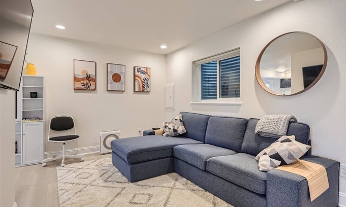 Greenwood Village Apartamento | Charming 2-bedroom garden level suite in tranquil Denver Tech Center