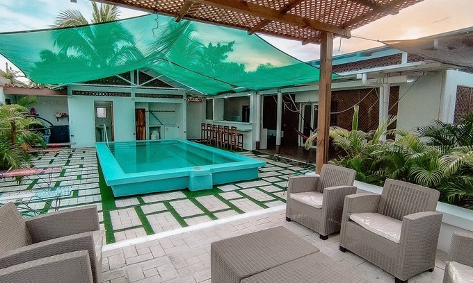 Monterrico Casa | Casa con 2 habitaciónes, WIFI, Piscina, AC y a 1 minuto de playa en carro.
