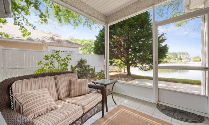 Brunswick Casa | Charming 2-bedroom house on a Pond with Wildlife