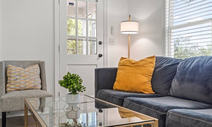 Charlotte Casa | Charming 2-bedroom home 5 minutes from Uptown, South End, and the CLT Airport!