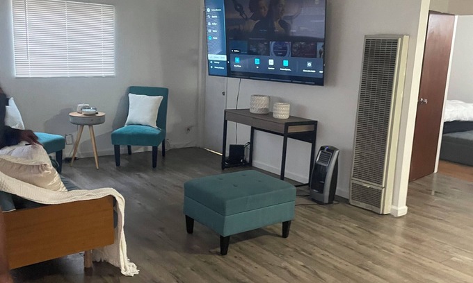 Inglewood Casa | Charming 2-bedroom house with fitness room, WiFi in enjoyable Inglewood