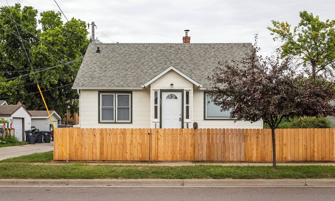 La Crosse Casa | Charming 2-bedroom house in lovely La Crosse, minutes from downtown area