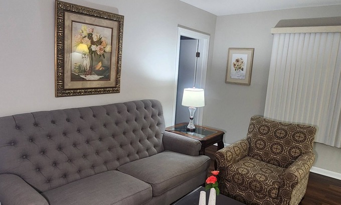 Hadley - Washington Casa | Charming 2-bedroom house with kitchen, near Downtown Nashville