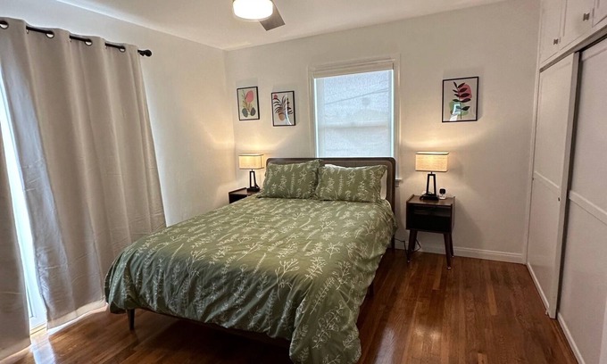 Point Loma Heights Casa | Charming 2-bedroom house in Point Loma California with garage and outdoor patio.