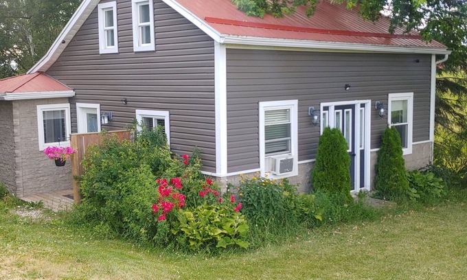 Ashfield-Colborne-Wawanosh Casa | Charming 2-bedroom house with AC, WiFi in welcoming Goderich