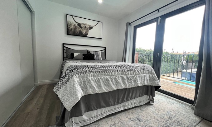 North Central Casa | Charming 2-bedroom house in delightful Pasadena with AC