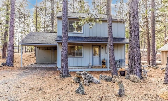 Sunriver Casa | Charming 2-bedroom house in lovely Sunriver with AC, WiFi