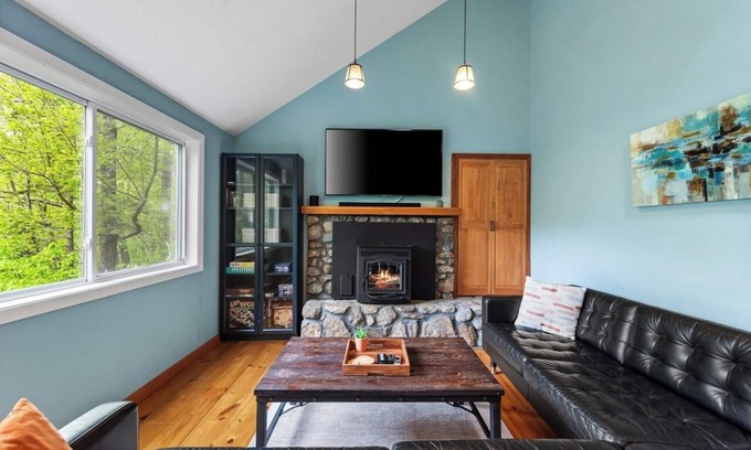 Campton Casa | Charming 2-bedroom house in Waterville Estates-sleeps 8!