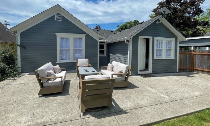 Carlton Casa | Charming 2-bedroom house in tranquil Carlton with WiFi, AC