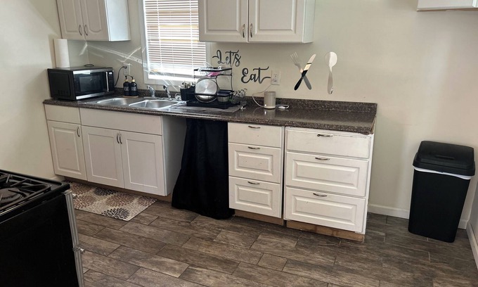 Detroit Casa | Charming 2-bedroom house with AC, WiFi in brilliant Detroit