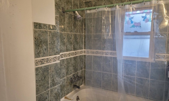 Teaneck Casa | Charming 2-bedroom house in delightful Teaneck with AC, WiFi