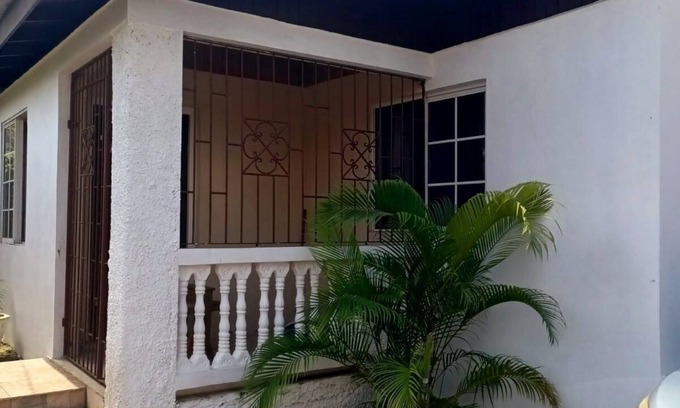 West End Casa | Charming 2-bedroom house with AC and WiFi in gorgeous Negril, Jamaica