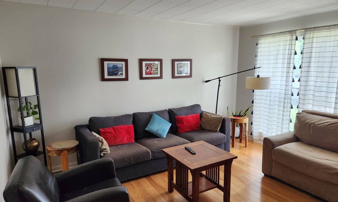 St. Edwards Casa | Charming 2-bedroom house with WiFi and AC in fabulous Austin