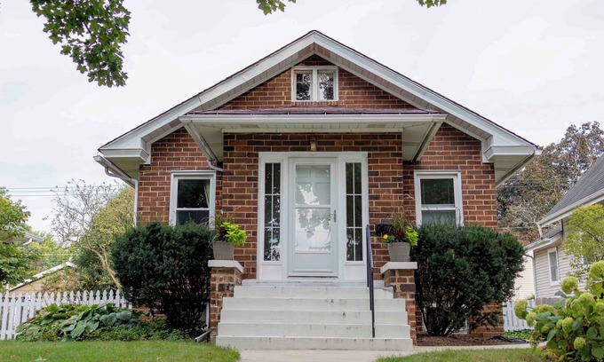 Geneva Casa | Charming 2-bedroom house with WiFi, AC in brilliant Geneva