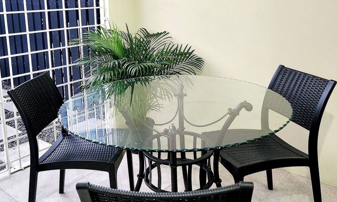 Harbour View Casa | Charming 2-bedroom Townhome with 24-hr security close to the Airport