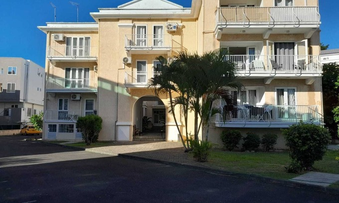 Cascavelle Apartamento | Charming 2-bedroom apartment with AC, WiFi in Flic en Flac, 2 minutes from beach