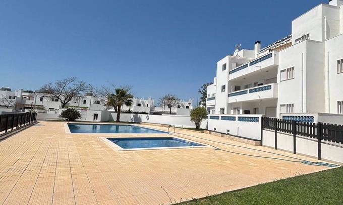 Santa Luzia Apartamento | Charming 2-bedroom apartment in Santa Luzia with AC