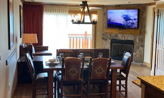 Gatlinburg Complejo | Charming 2-bedroom resort in Gatlinburg with WiFi, fitness room, AC