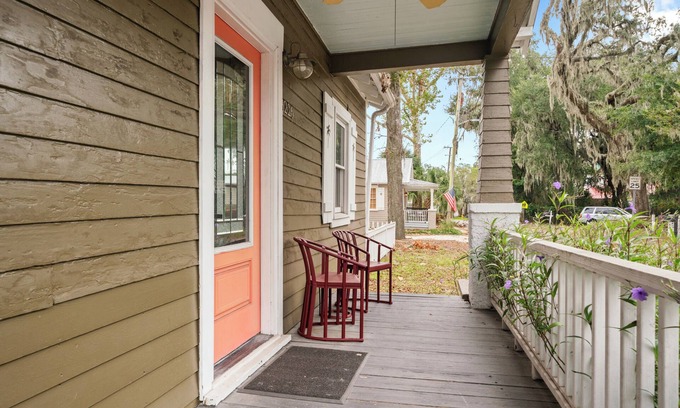 Thunderbolt Cabaña | Charming 2-bedroom Shrimper's Cottage Close to Thunderbolt Marina in Savannah