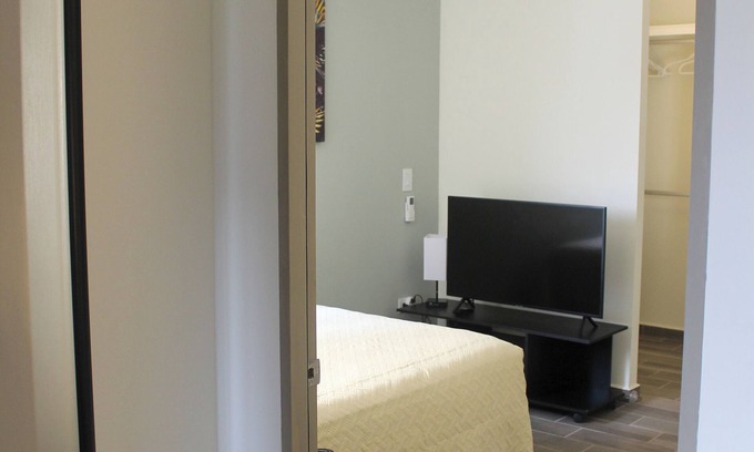 Santa Tecla Apartamento | Charming 2-bedroom apartment in Santa Tecla w/ kids zone & gym.