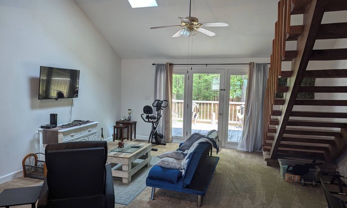 Summerton Casa | Charming 2-bedroom townhome in Summerton with WiFi and AC