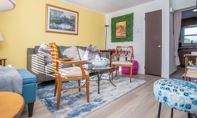 Norwich Casa | Charming 2-bedroom townhome in Norwich near Great Wolf L, Foxwoods & Mohegan Sun