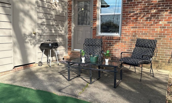Downtown Greensboro Apartamento | Charming 2-bedroom unit centrally located near the heart of downtown Greensboro