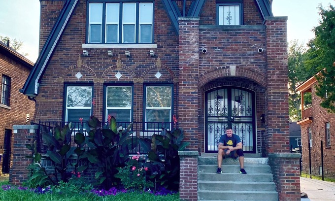Detroit Casa | Charming 2-bedroom upper duplex in fabulous Detroit minutes from downtown!