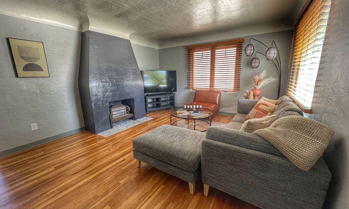 Nob Hill Casa | Charming 2-bedroom house in fabulous Nob Hill Albuquerque with WiFi, AC