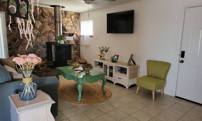 Apple Valley Apartamento | Charming 2-bedroom apartment in delightful Apple Valley with AC, WiFi