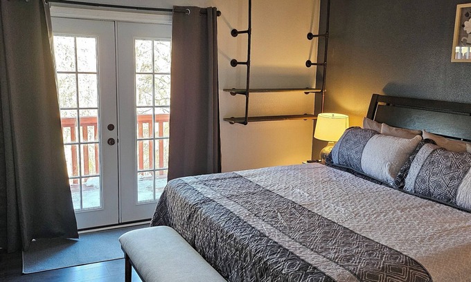 Bella Vista Casa | Charming 2-bedroom townhome in NWA, near golf, lakes, and biking/hiking trails