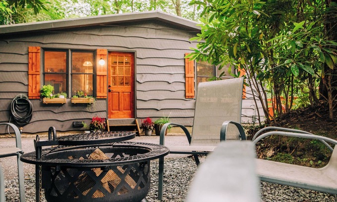 Boone Chalet De Esquí | Charming 2-bedroom Boho Chalet with AC and WiFi in Blowing Rock