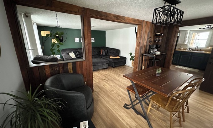 Breckenridge Casa | Charming 2-bedroom pet friendly house with hot tub and fire pit in Breckenridge