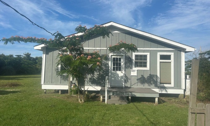 Hobucken Casa | Charming 2-bedroom house with private beach access in peaceful Cedar Island