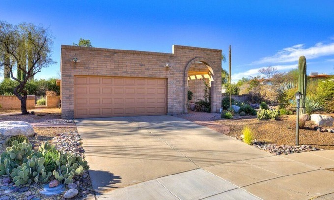 Colonia De Los Alamos Casa | Charming 2-bedroom house in welcoming Green Valley with WiFi, AC