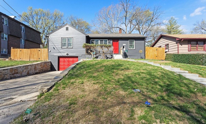Rosedale Casa | Charming 2-bedroom house in Kansas City, minutes away from all major Hospitals