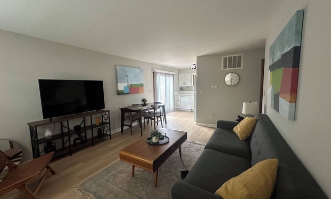 Libertyville Apartamento | Charming 2 Bedroom Apartment in Libertyville