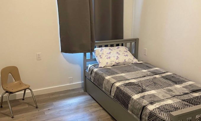 Marble Hill Apartamento | Charming 2-bedroom apartment in fabulous Marble Hill with AC