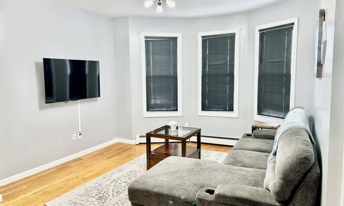 North Bergen Apartamento | Charming 2-bedroom apartment in cool North Bergen with WiFi, AC