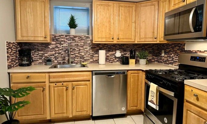 North Bergen Apartamento | Charming 2-bedroom apartment with WiFi, Washer,Dryer,AC in North Bergen
