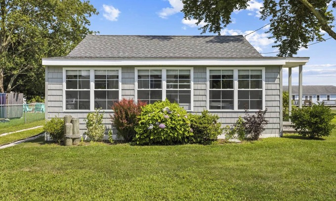 Saybrook Manor Casa | Charming 2-bedroom cottage short walk to beach located at Chalker Beach,