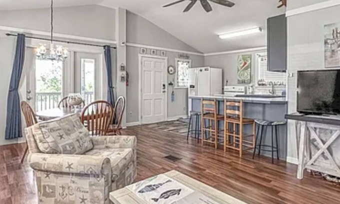 Port St. Joe Casa | Charming 2-bedroom house with WiFi and AC in tranquil Port St. Joe