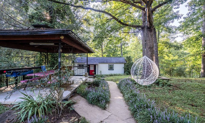 Sevierville Cabaña | Charming 2-bedroom cottage in marvelous Sevierville with WiFi, AC