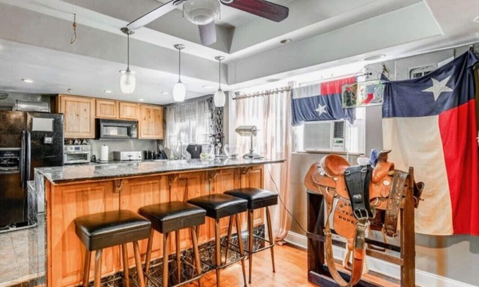 Olin Cabina | Charming 2-bedroom cabin with WiFi, AC in brilliant Statesville