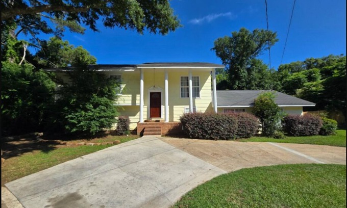 Tallahassee Casa | Charming 2-bedroom house in marvelous Tallahassee with AC, WiFi