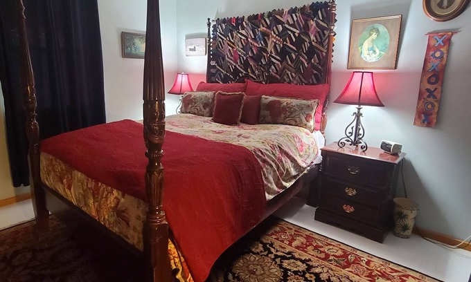 Heber Cabaña | Charming 2-bedroom Vintage 1921 Cottage w/ Mountain Views in lovely Heber City!