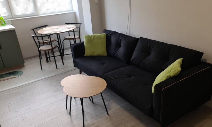 Kazanlak Apartamento | Charming 2-bedroom ZAPAD1 apartment with AC, WiFi in delightful Kazanlak