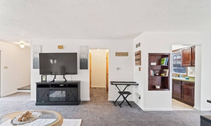 Des Moines Casa | Charming 2 bedrooms with sofa bed townhome wonderful place in Des Moines area