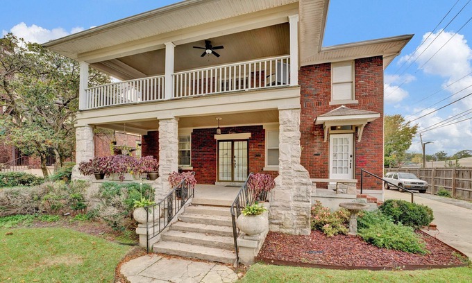 Central Gardens Apartamento | Charming 2-BR apt 4 min to hospital, free WiFi, in Memphis Midtown, free parking