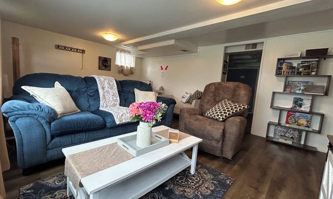Skelton Apartamento | Charming 2-BR apartment w/WiFi, central to National Park, close to interstate